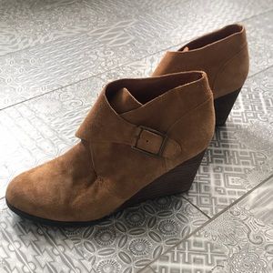 Women’s Lucky Brand Camel Suede Booties SZ 9.5